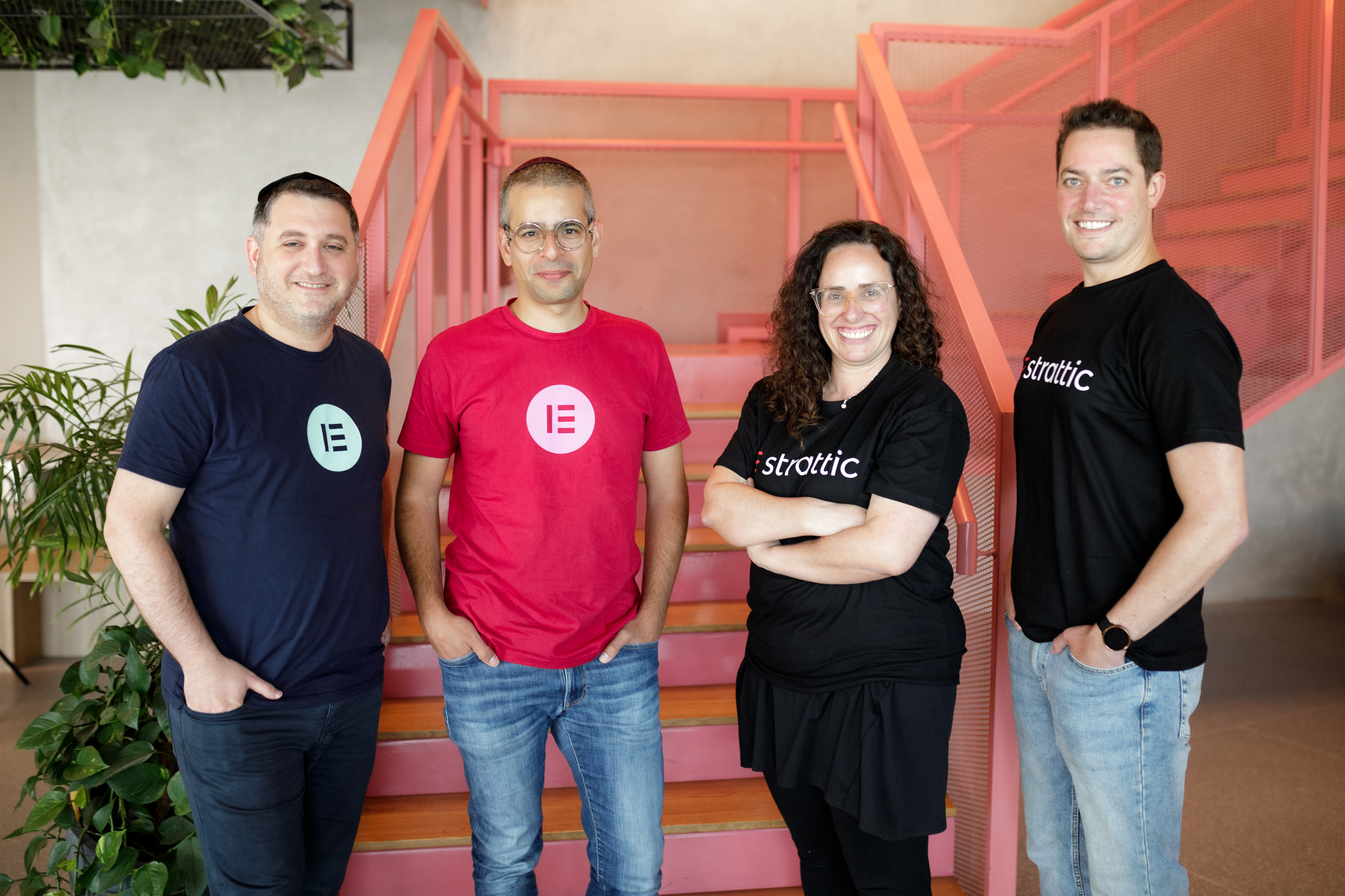 elementor and strattic 2025 - ElementorHub.com